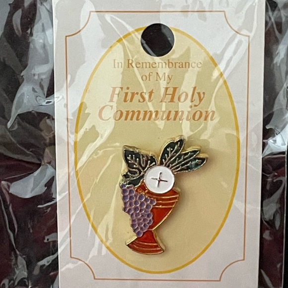 First Holy Communion Pin - Picture 2 of 2